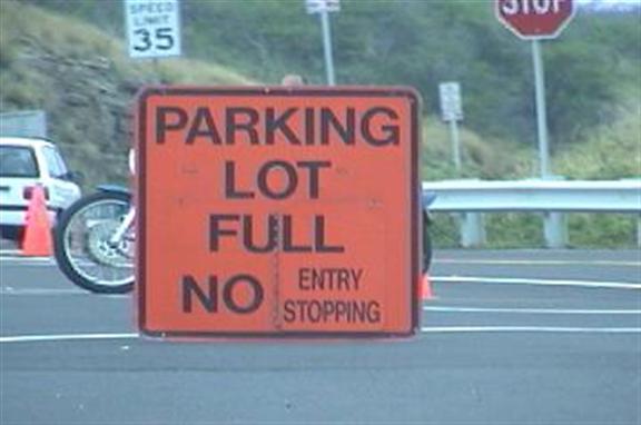 Parking lot full: no entry, no stopping
